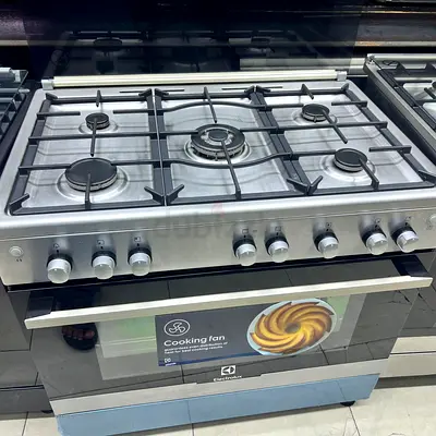 For sale Electrolux cooker five burner full gas Sam like new condition