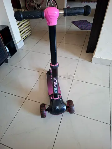 Pink 3-Wheel Kids Scooter - LovelyBaby, Good Condition with wheel LED blinking lights