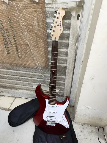 Yamaha electric guitar EG112C