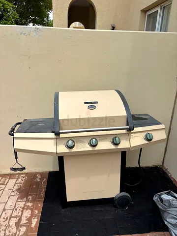 Used Gas BBQ with full Gas Cylinder