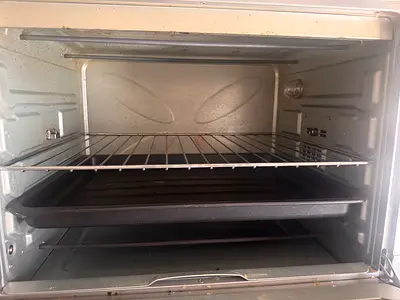 Used countertop electric OTG oven 62 L in good working condition
