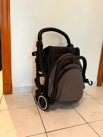 Hamilton by Yoop compact fold stroller in good condition — easy to store
