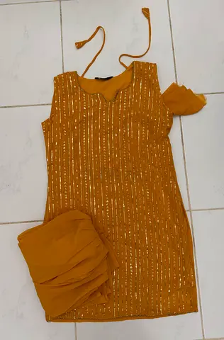 Dress- Kurthi Pyjama Set (3 pic) size small
