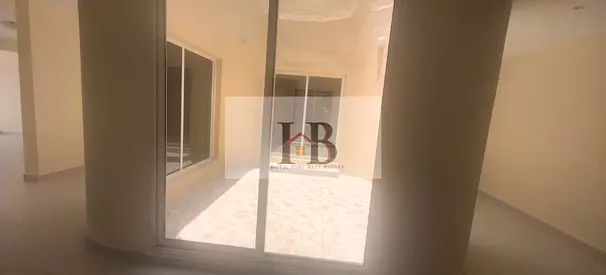 فيلا للإيجار في الجافلية – على الشارع الرئيسي