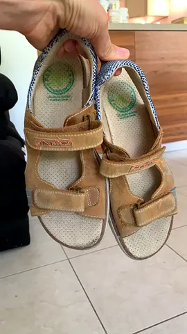 Free Pabloski leather sandals for boys size 37