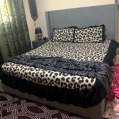 Queen/King upholstered bed with leopard print bedding set