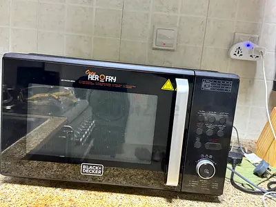 Black+Decker 4-in-1 Digital Microwave Oven with Air Fryer, 29L (used)