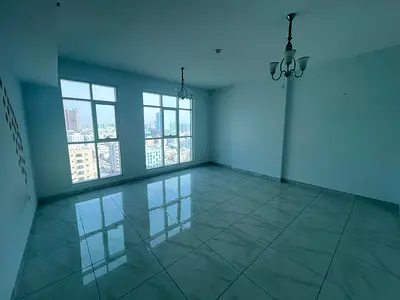 شقة غرفتين وصالة للإيجار على كورنيش عجمان | طابق مرتفع وموقع مميز