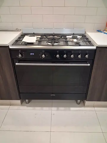 New model SMEG Top Gas Oven Electric 90 cm freestanding black couler