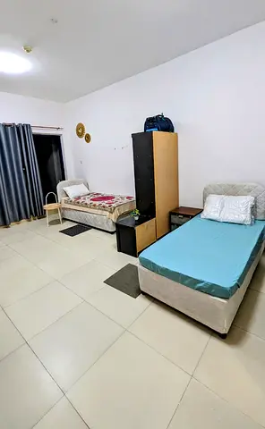 Bedspace for lady in family friendly apartment