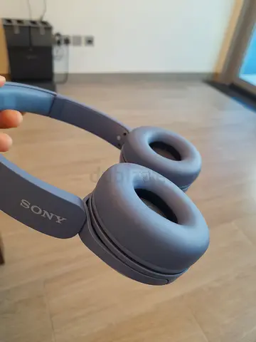 Sony WC-CH520 over-ear wireless headphones - good condition