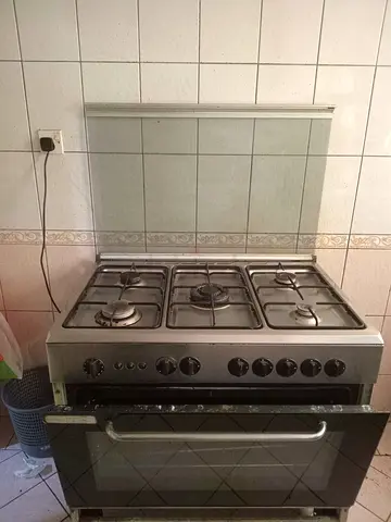 5-Burner Gas Cooker with Oven - Good Working Condition