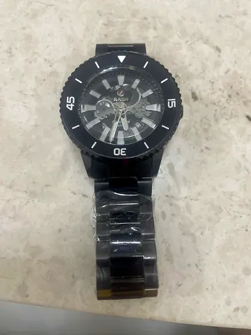 Rado captain cook Black men's analog wristwatch with metal strap