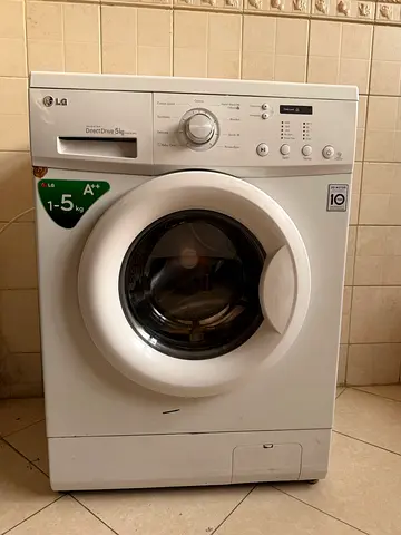 LG WASHING MACHINE 5 kg