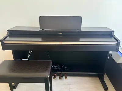 Yamaha YDP-162 Digital Piano + Bench