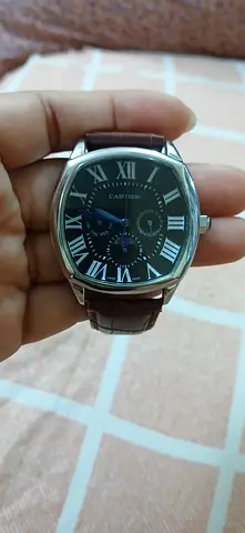 Men's classic analog wristwatch with brown leather strap, working