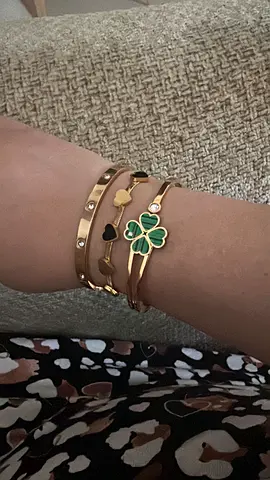 Bracelet with clover 3 pcs each 30