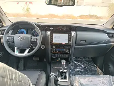 Toyota Fortuner SR5, миниатюра 6