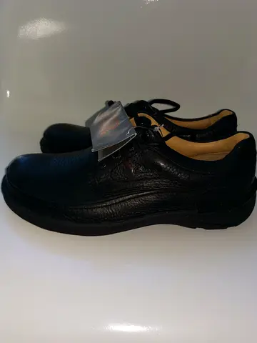 Clarks ( brand new) Men's black leather casual dress shoes