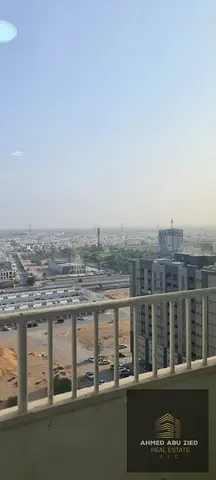 استوديو مفروش بالكامل - شرفة بإطلالة مفتوحة - يقع مباشرة على شارع محمد بن زايد - قريب من جميع الخدمات - قريب من مخرج الشيخ زايد بن سلطان آل نهيان ودبي