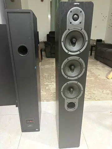 Pair of Jamo Floorstanding Tower Speakers - Good Condition