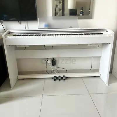 White Digital Piano Casio Privia PX-770/ Keyboard with Stand and Pedals