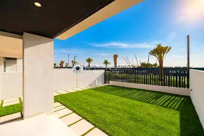 Opposite Hub | Single Row | Landscaped