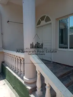 Villa with 3 bedrooms, a majlis, a living room, a yard, and split air conditioning in Umm Al Quwain.