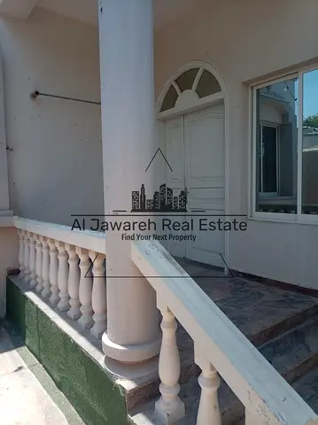 فيلا 3 غرف ومجلس وصاله مع حوش وتكيف اسبيليت \ام القيوين\