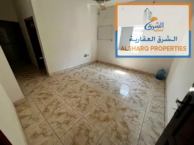 بلكونة _ بدون تكييف ( التكييف علي المستاجر ) _ 6 دفعات _ مساحة كبيرة _ موقع مميز علي شارع المينا مباشرة وجميع الخدمات