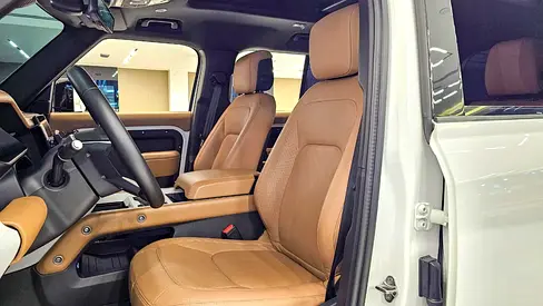 صورة 10 لـ 2025 LAND Rover DEFENDER