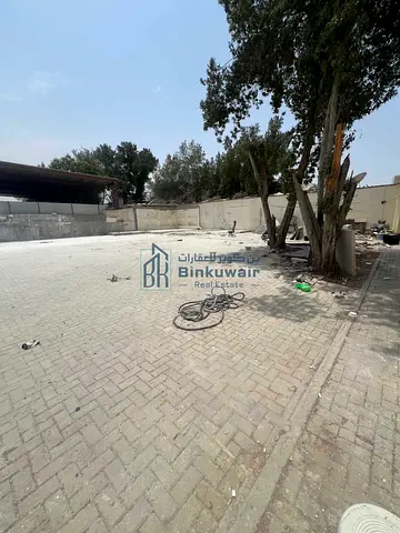 A corner hedge behind the cement factory at a special price