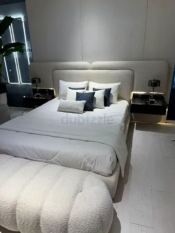 Modern Upholstered Bed Set with Integrated Nightstands and Bench