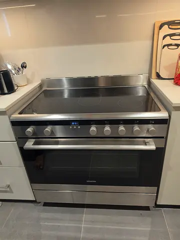 Seimens Electric Cooker 90x60cm With Oven Flawless Condition