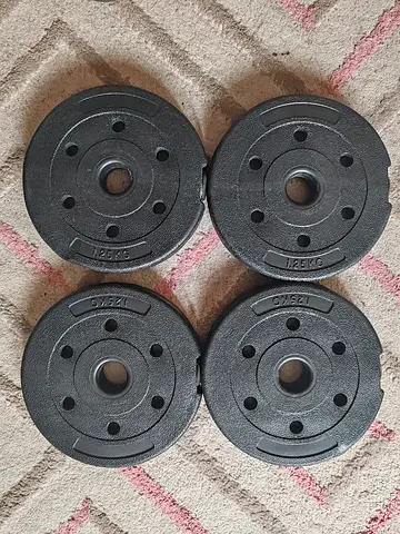 Set of 8 Cast Iron Weight Plates (1.5kgX4 & 1.25kgX4 each)