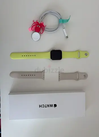 Apple Watch Series SE3 40mm (with extra bands and charger) - Good condition