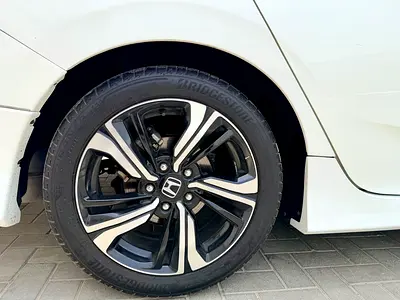 2019 Honda CIVIC — фото 7