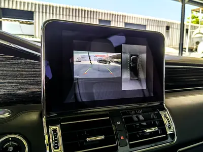 صورة 14 لـ 2019 Lincoln NAVIGATOR