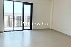 Corner Unit | Bright space | Large Windows