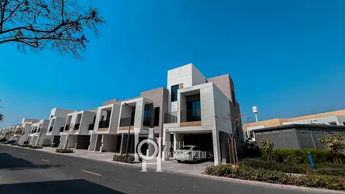TRIPLEX | MULTIPLE CHEQUES | MAID ROOM | CORNER