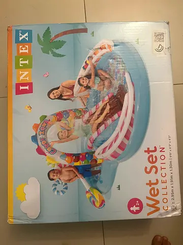 Inflatable Candy-Themed Kids Pool Playset (new in box)