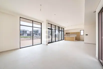 5BR Villa | Private Garden | Available from Sept