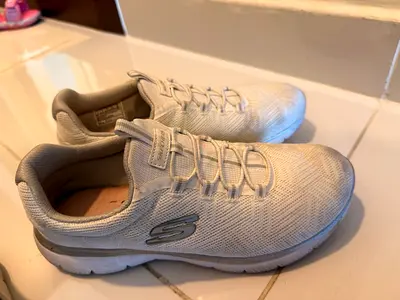 Women Skechers shoes