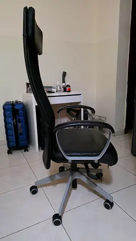 IKEA Markus high-back mesh and leather office chair - black (50 AED)