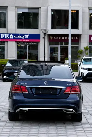 2015 Mercedes-BENZ E-CLASS photo 3