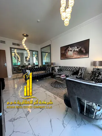 -For sale: Three-bedroom, super deluxe apartment with a stunning creek view (pool, gym, and parking