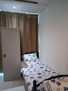 Executive bed space available for male.