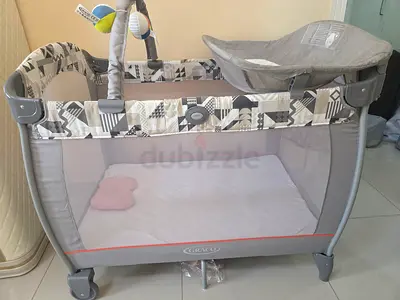 Graco Pack 'n Play / Playard with Bassinet and Changer - Good Condition