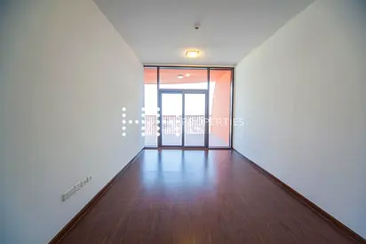 Unfurnished 1 BR with Closed Kitchen