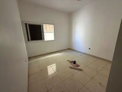READY TO MOVE 1bhk CLOSE HALL CENTER AC&GAS